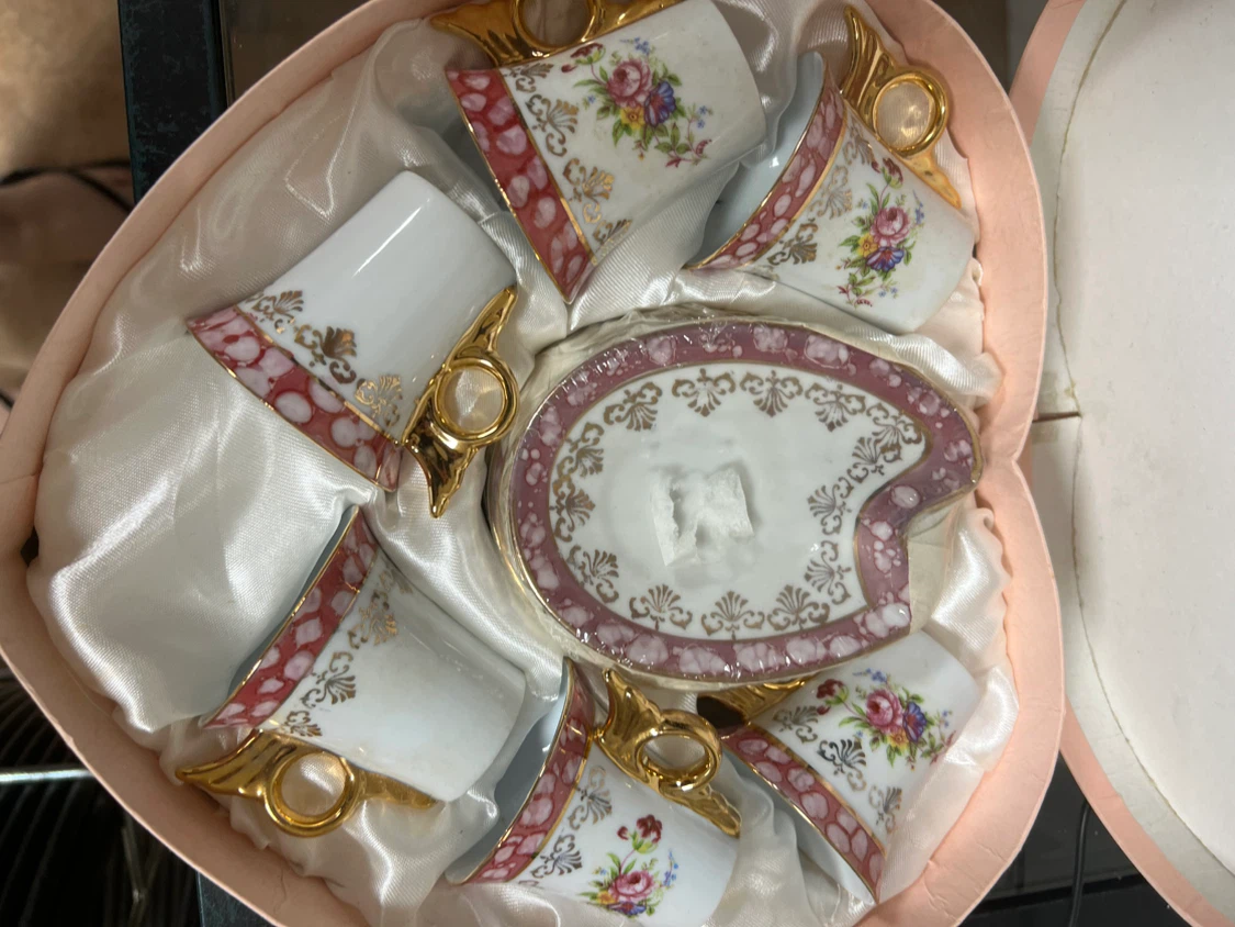 Vintage Floral Tea Cup Set with Heart-Shaped Box