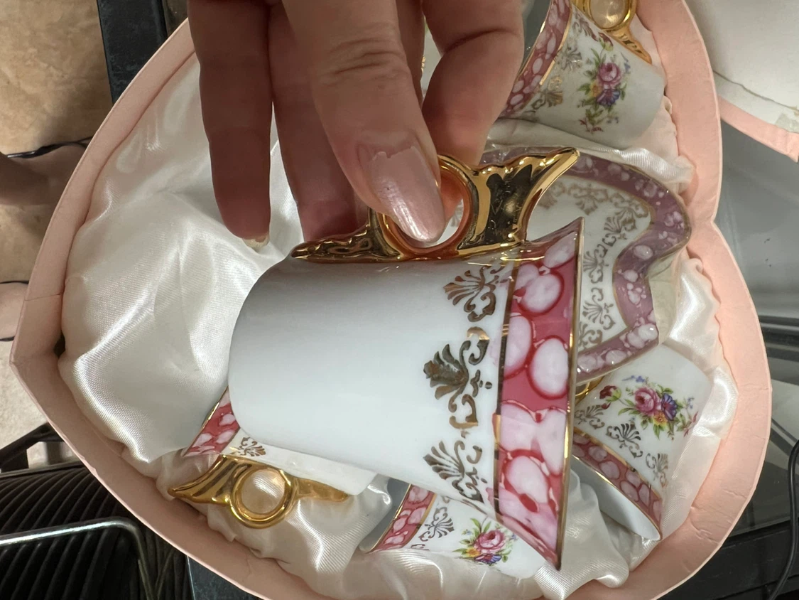 Vintage Floral Tea Cup Set with Heart-Shaped Box - photo 2