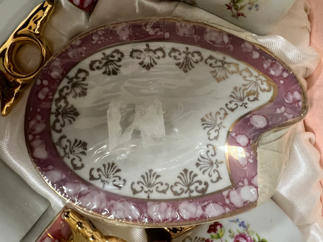 Vintage Floral Tea Cup Set with Heart-Shaped Box - photo 3