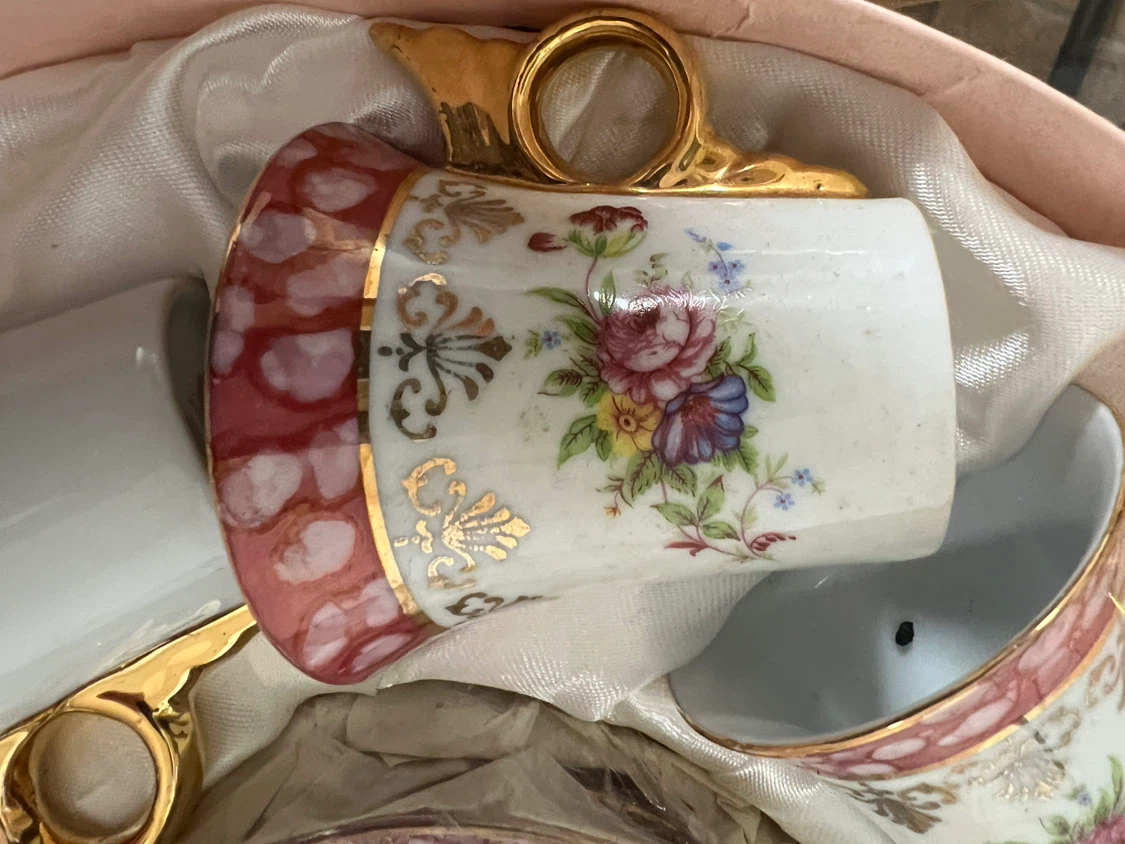 Vintage Floral Tea Cup Set with Heart-Shaped Box - photo 4