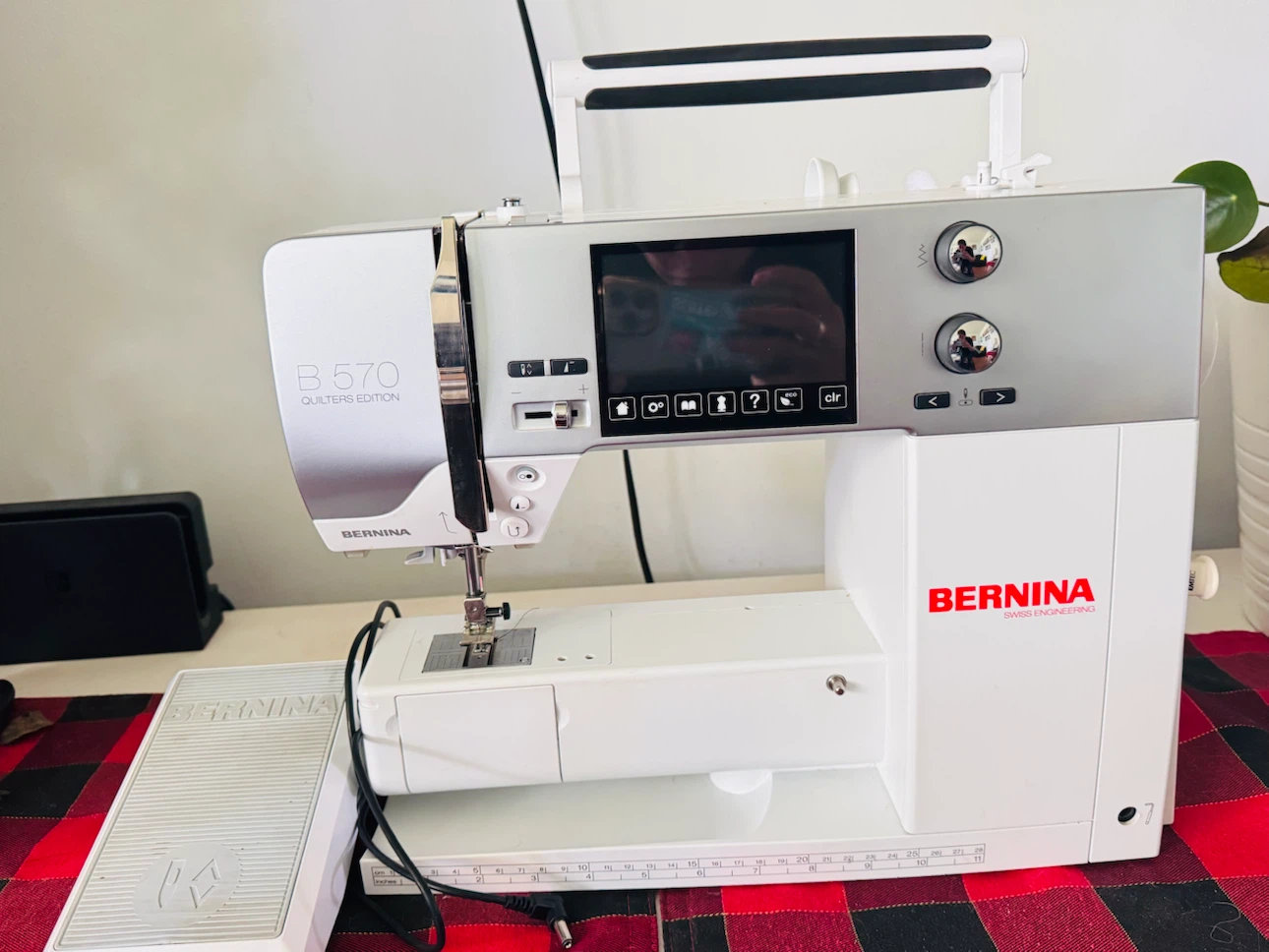 Bernina B 570 Quilter's Edition Sewing Machine