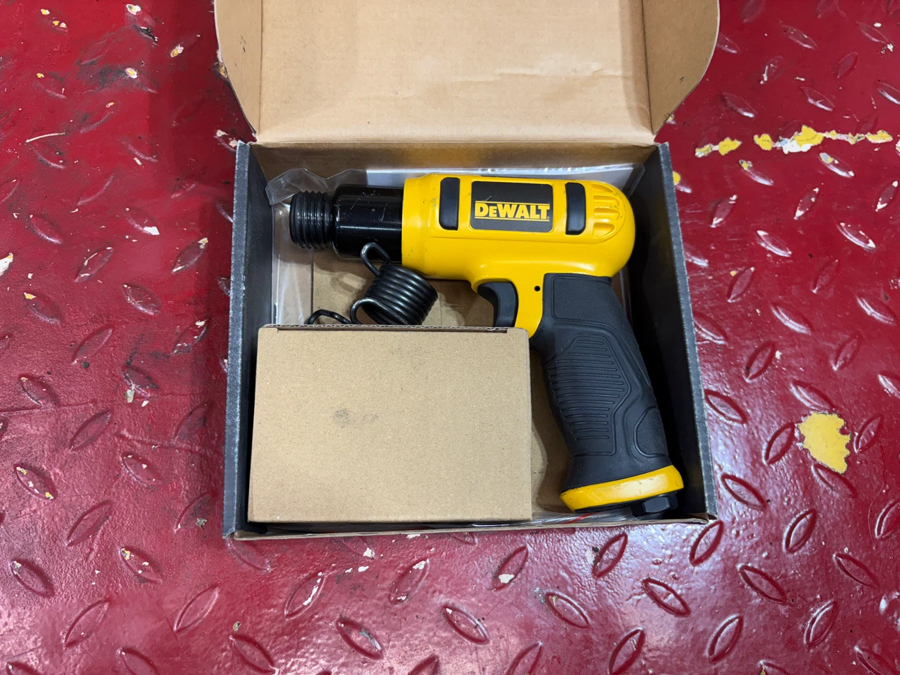 DeWalt DWMT70785 Air Chisel Hammer - photo 2
