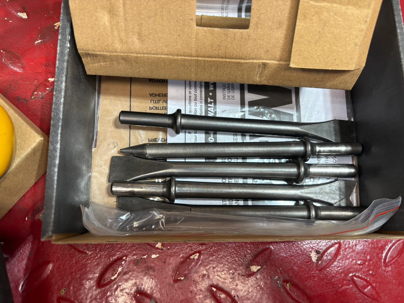 DeWalt DWMT70785 Air Chisel Hammer - photo 3