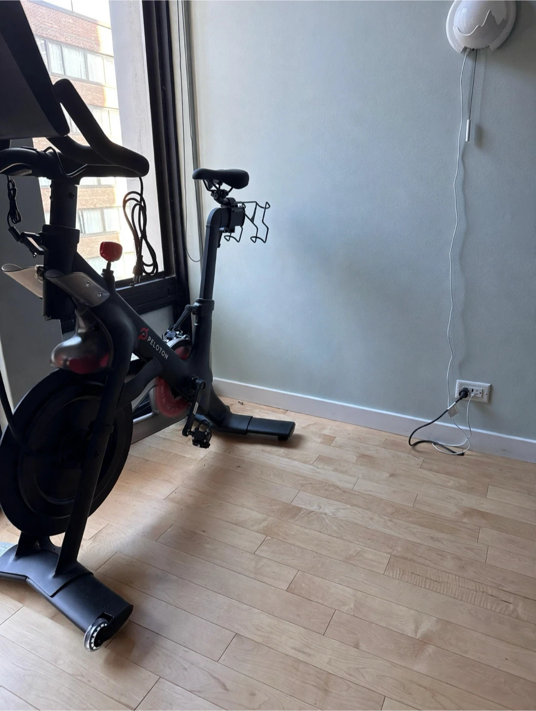 Peloton Original Exercise Bike - photo 2