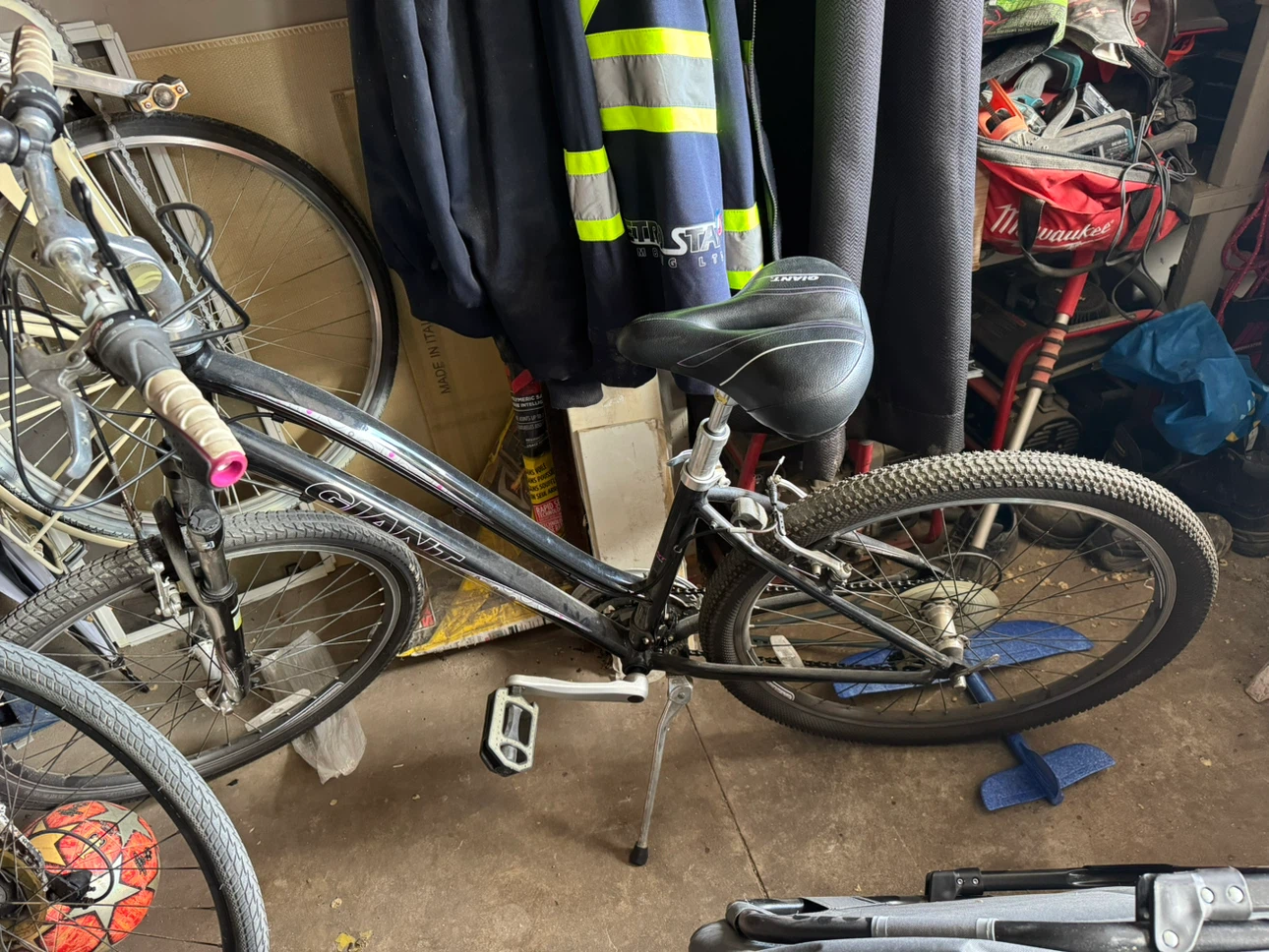 Giant Hybrid Bicycle