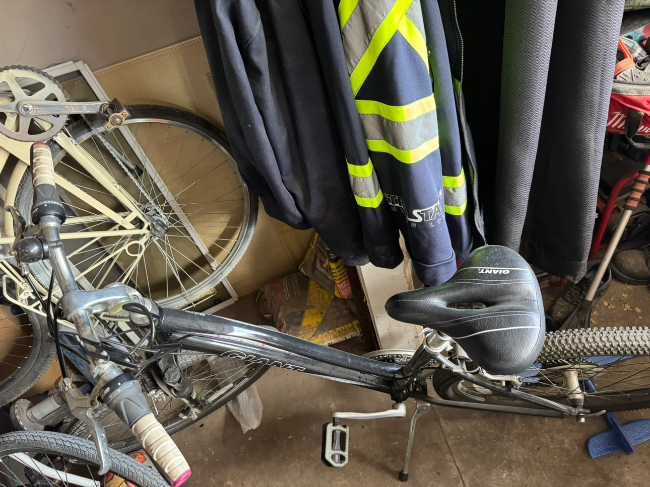Giant Hybrid Bicycle - photo 2