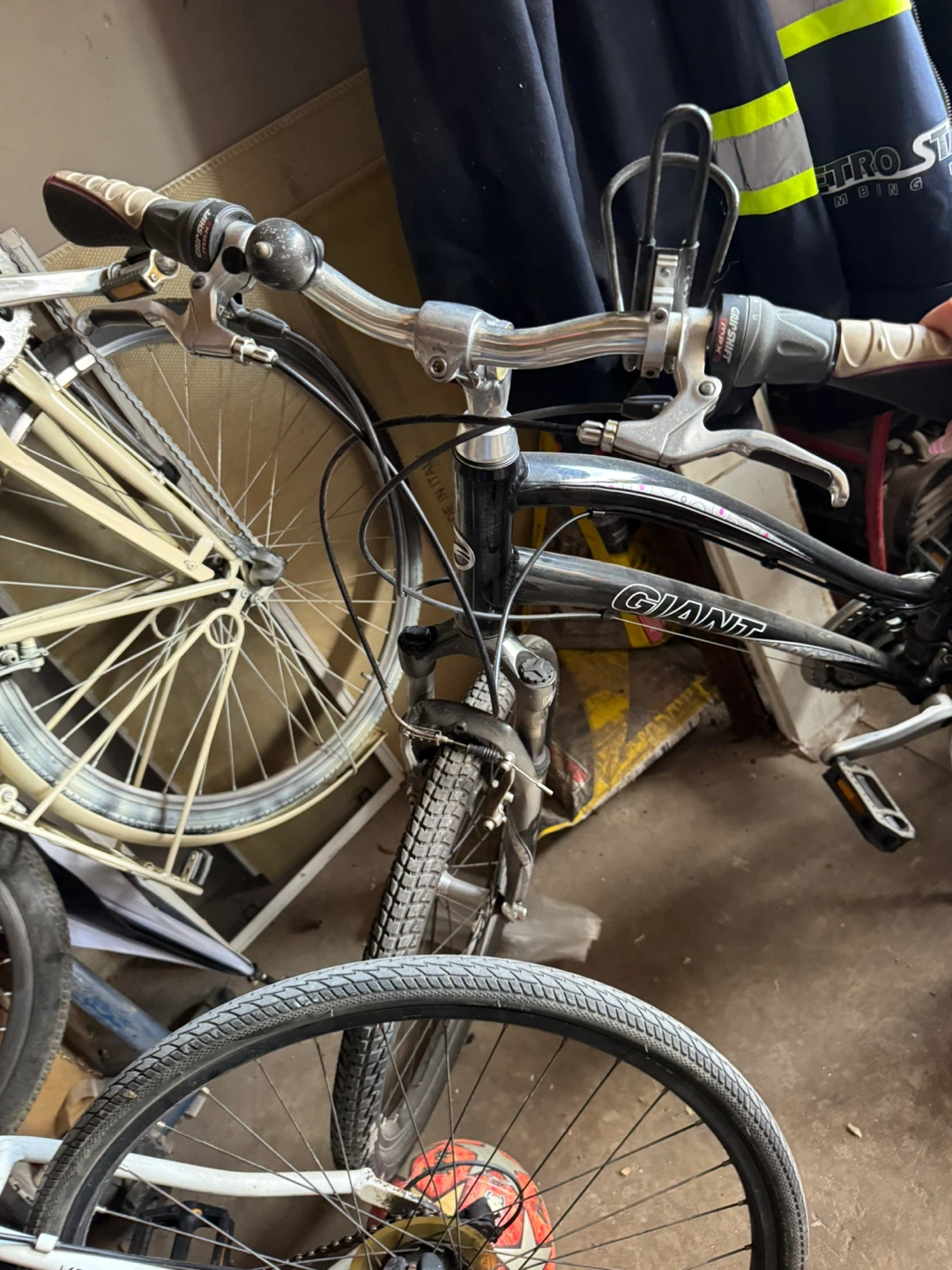 Giant Hybrid Bicycle - photo 3