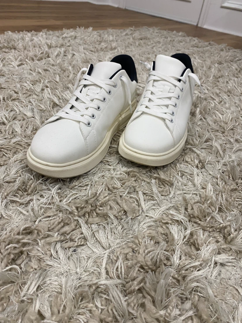 White sneakers with black heel detail - photo 3