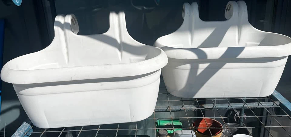 Set of two white balcony Railing Planters - photo 3