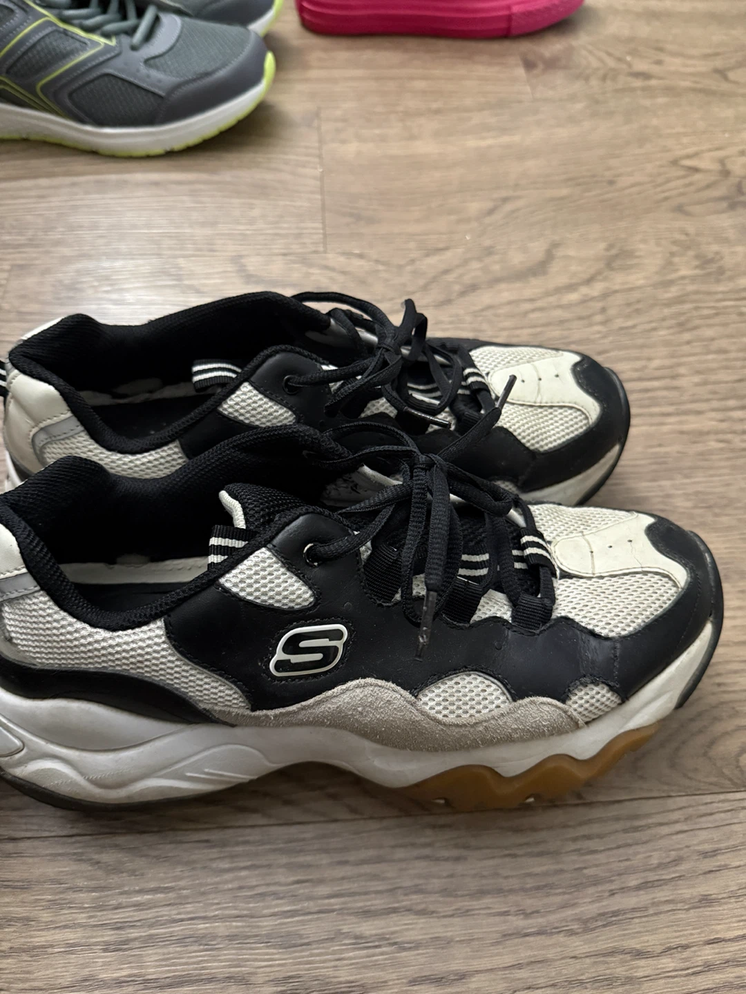 Skechers Black & White Chunky Sneakers Size 9