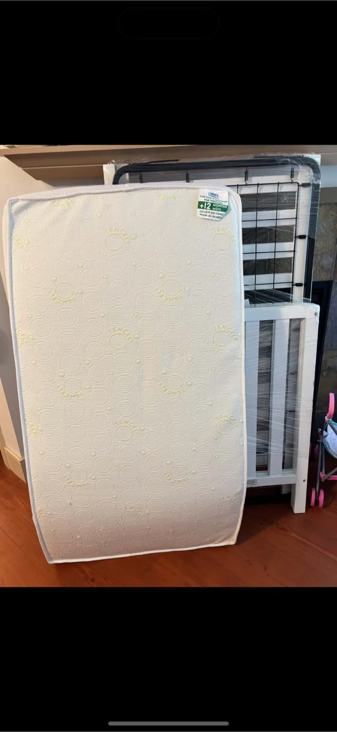 Baby Crib and Dual-Stage Tencel Mattress - photo 2