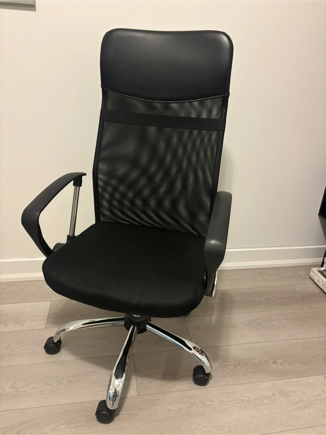 Black mesh office chair