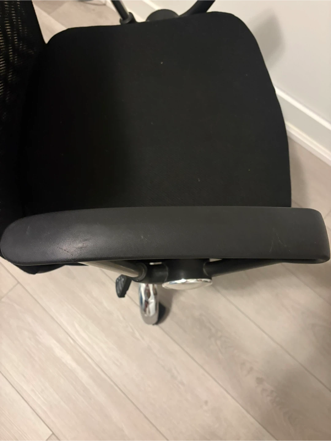 Black mesh office chair - photo 3
