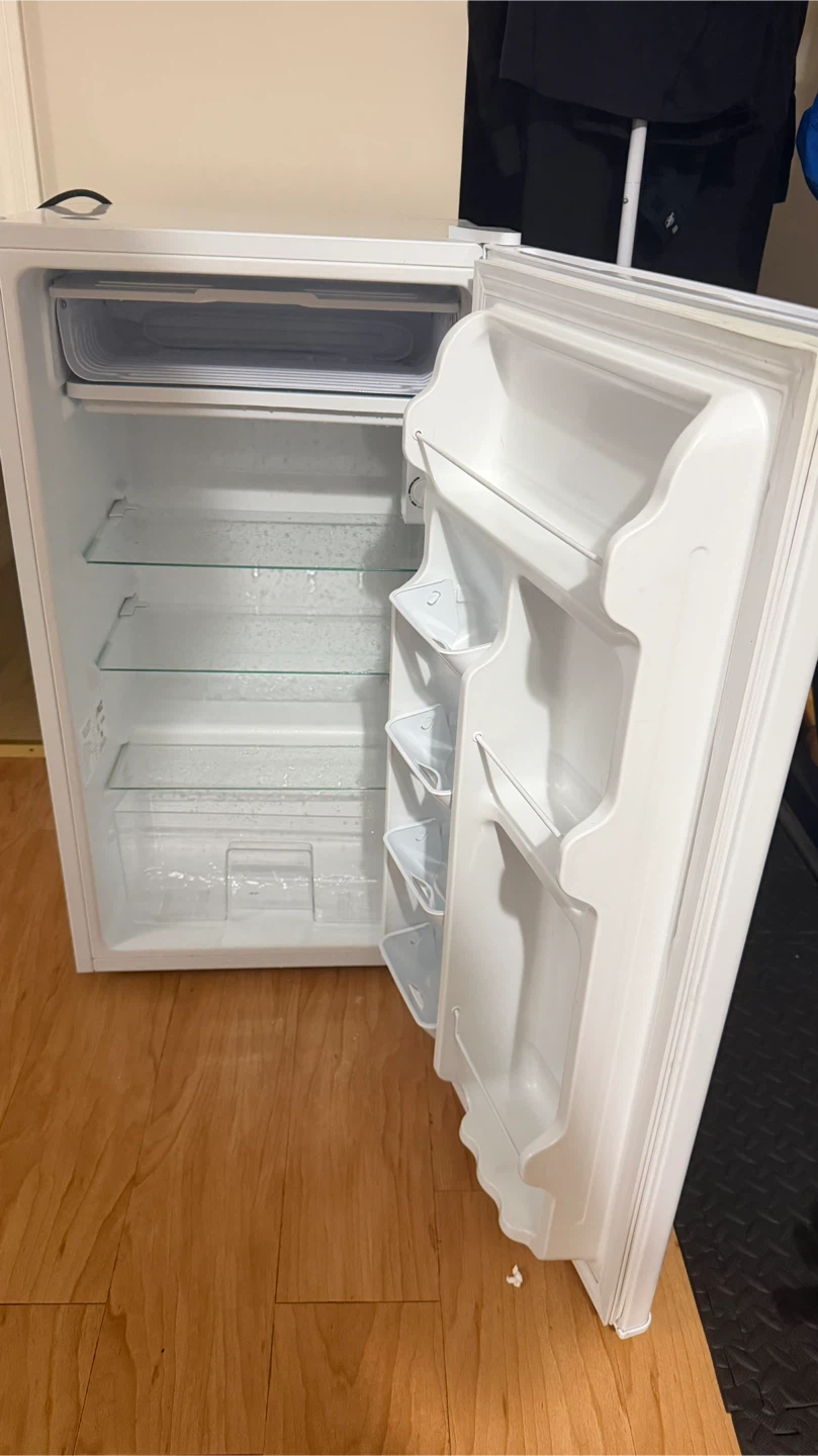 Arctic King 3.3 Cu. Ft. Compact Refrigerator - photo 2