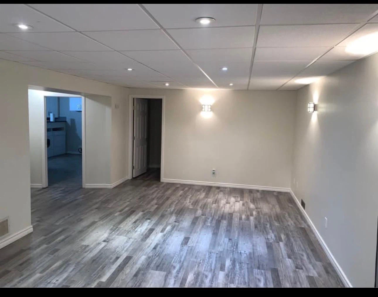 NEWLY RENOVATED 2-BEDROOM BASEMENT SUITE - photo 2