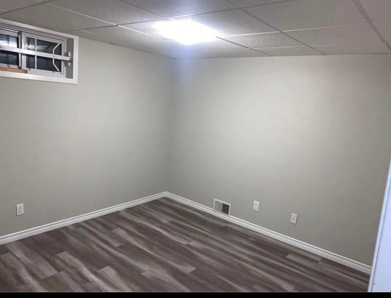 NEWLY RENOVATED 2-BEDROOM BASEMENT SUITE - photo 3