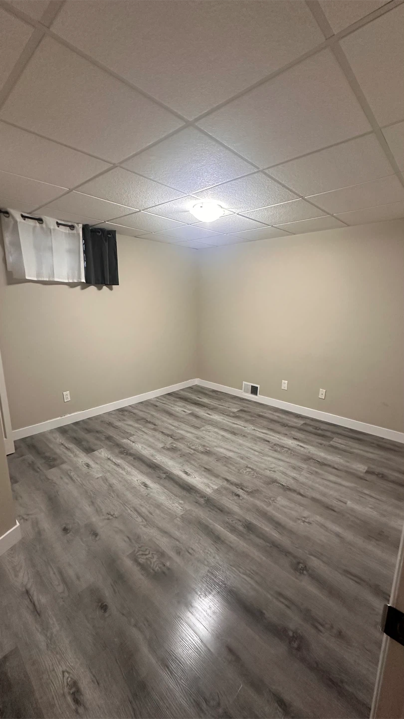 NEWLY RENOVATED 2-BEDROOM BASEMENT SUITE - photo 5