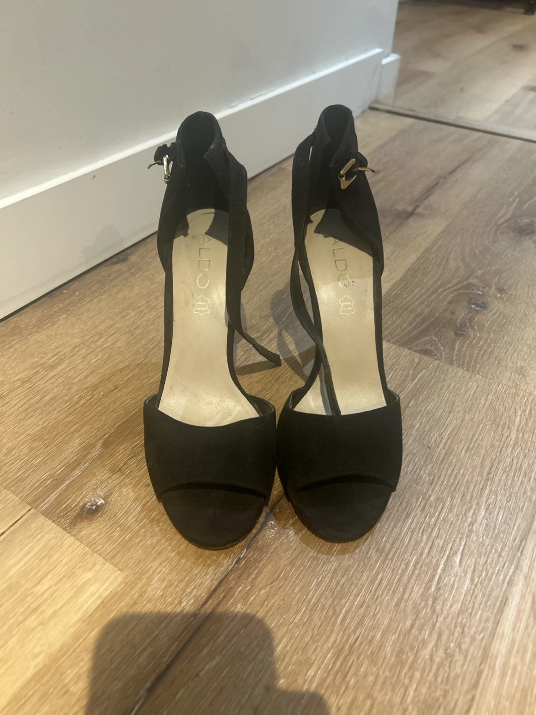 MOVING SALE! Black Aldo Heels - photo 3