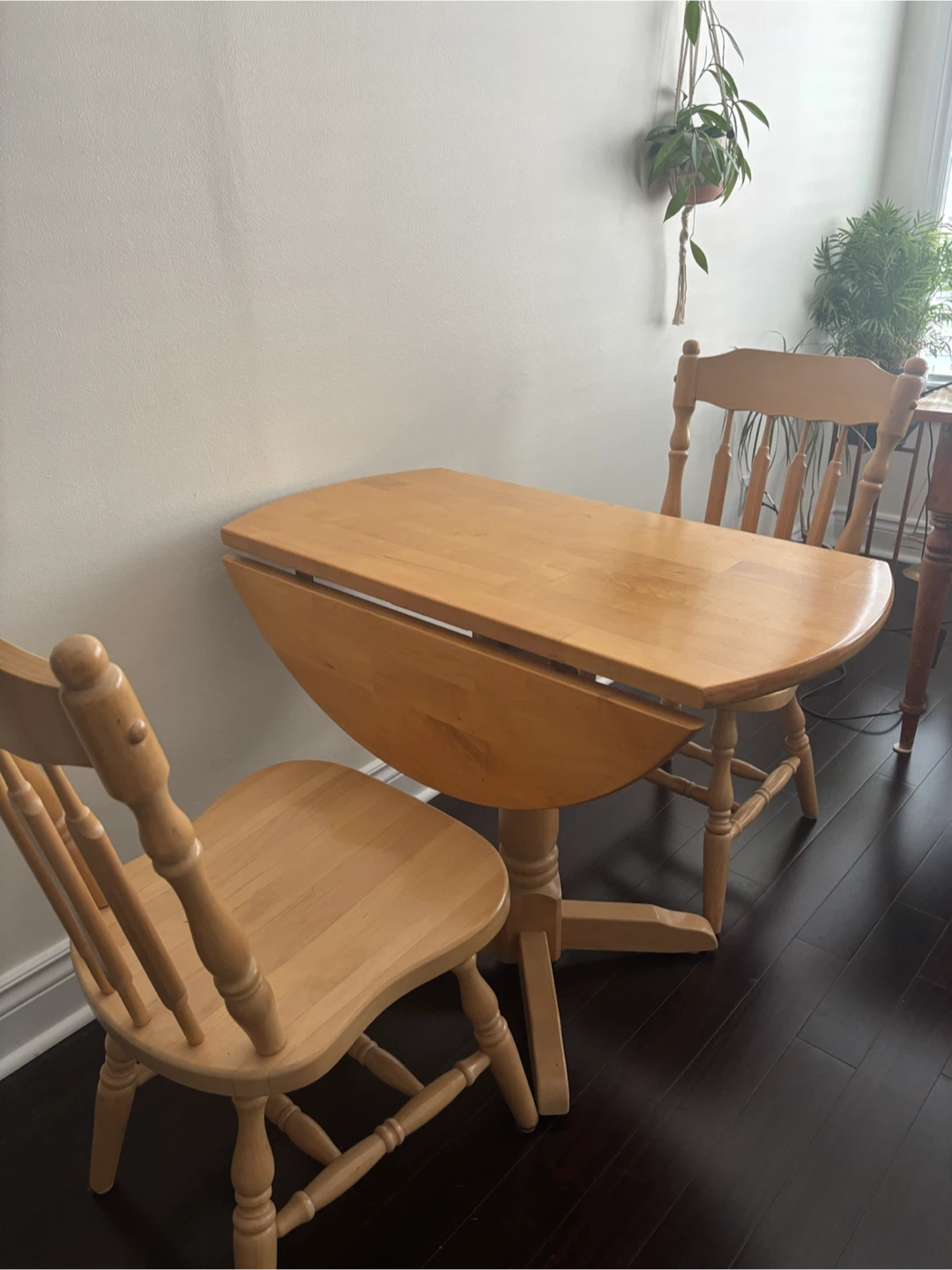 Wood drop-leaf dining table with two chairs - photo 3