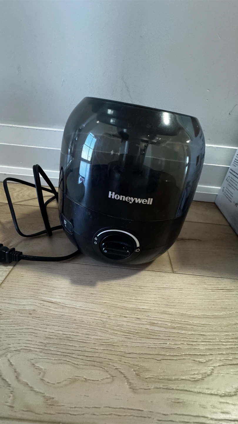Humidifier with free essential oil - photo 2