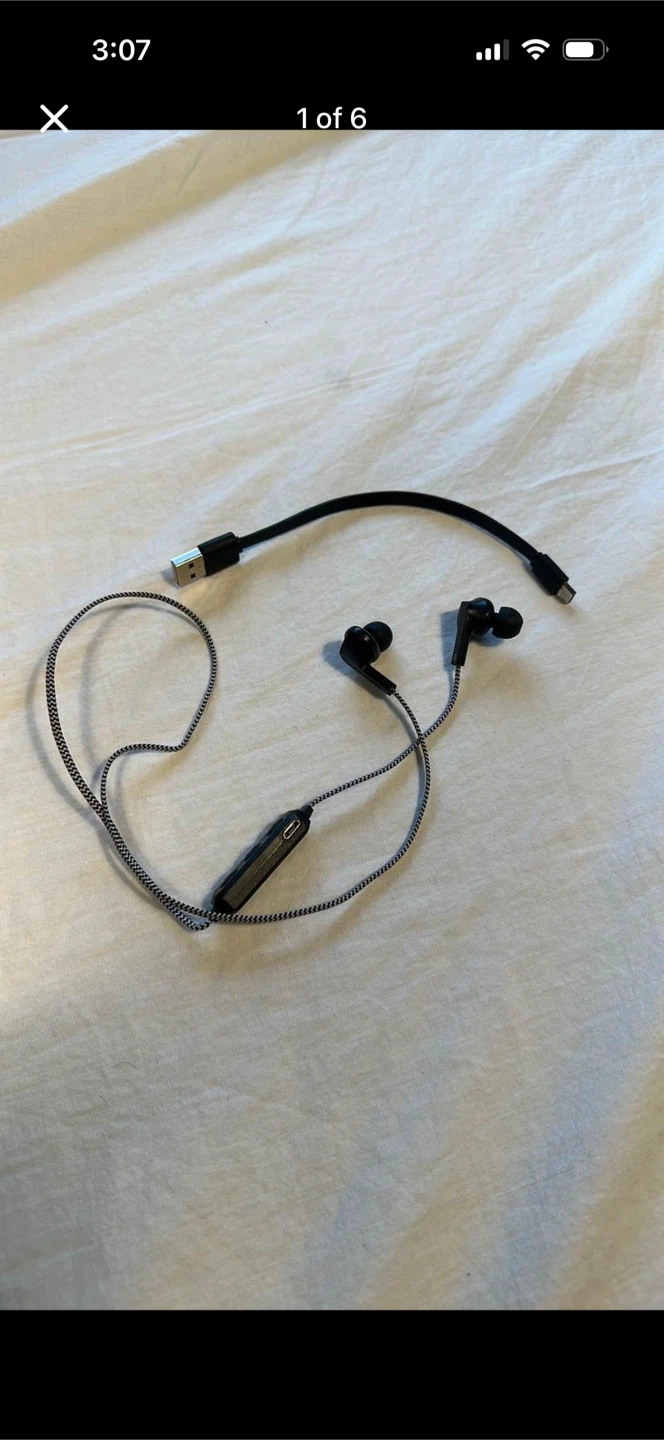Kikkerland Black Cotton Braided Bluetooth Earbuds