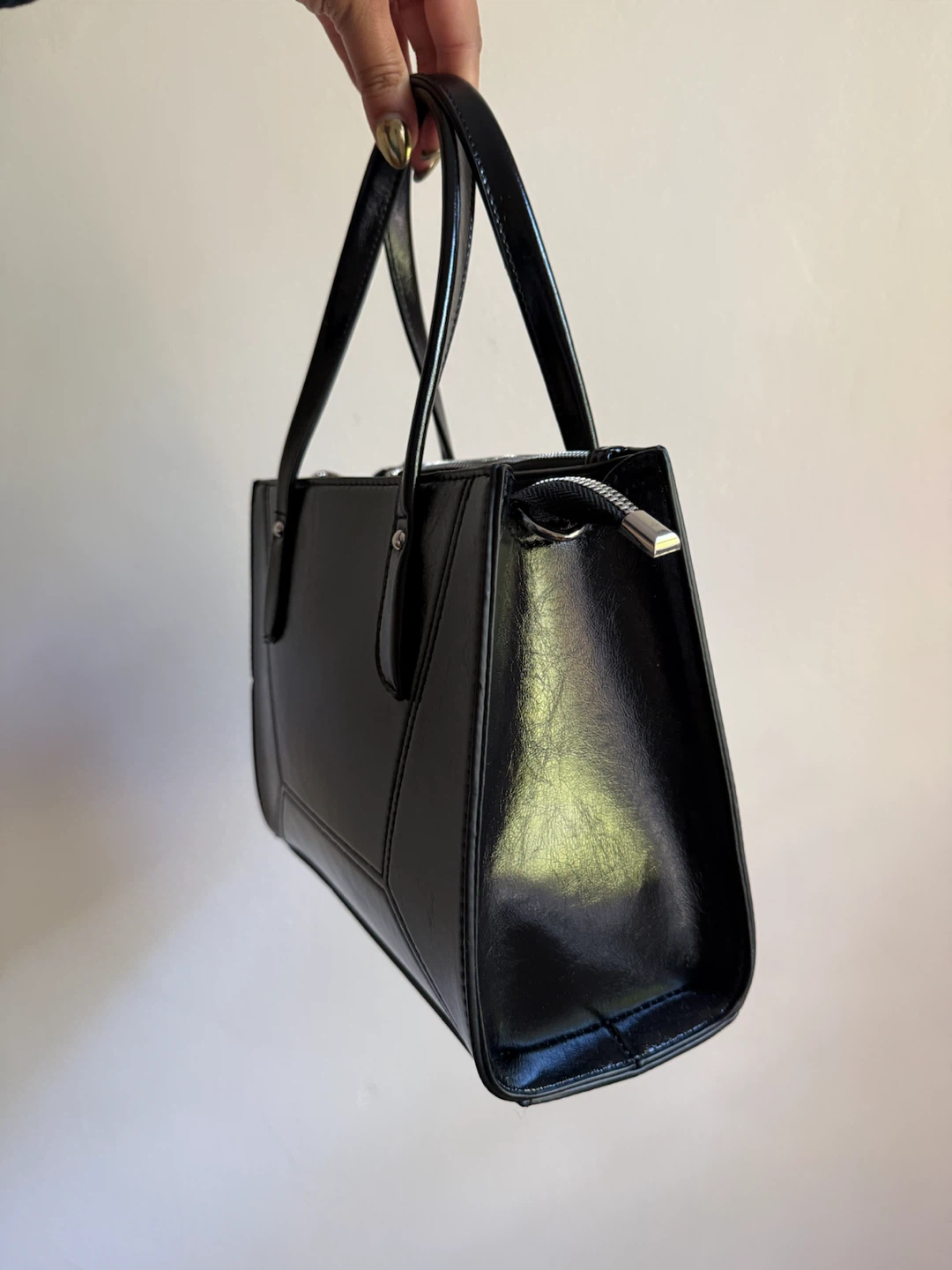 Sleek Black Handbag - photo 5