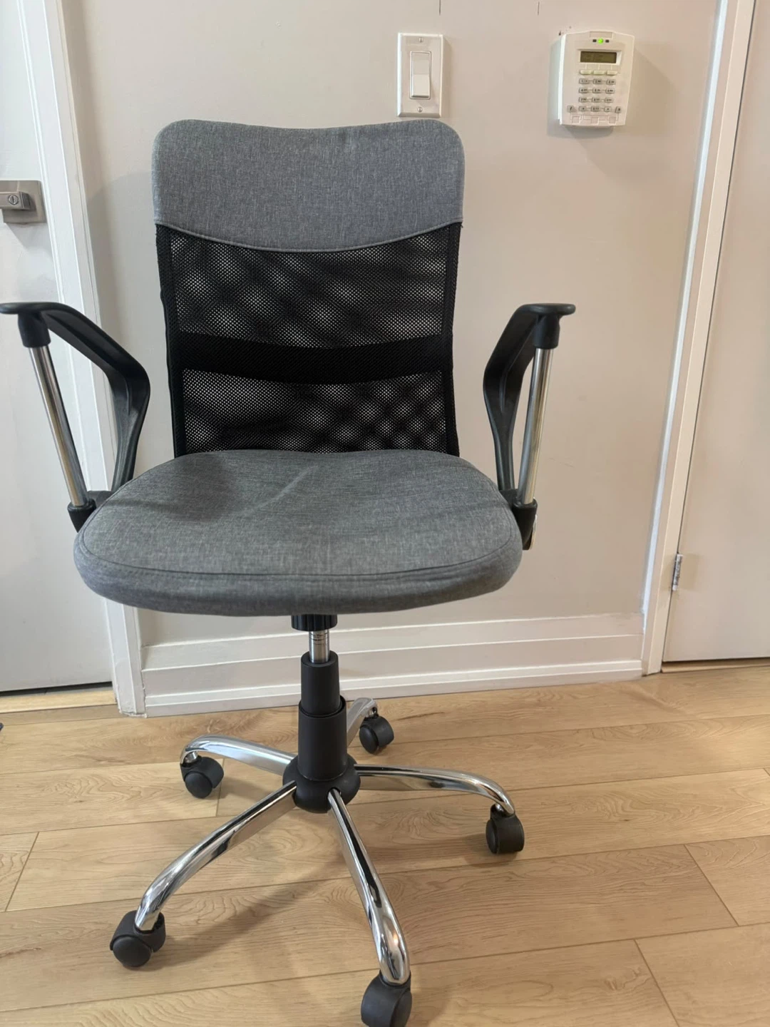 Office Chair (rotating and height adjustable)