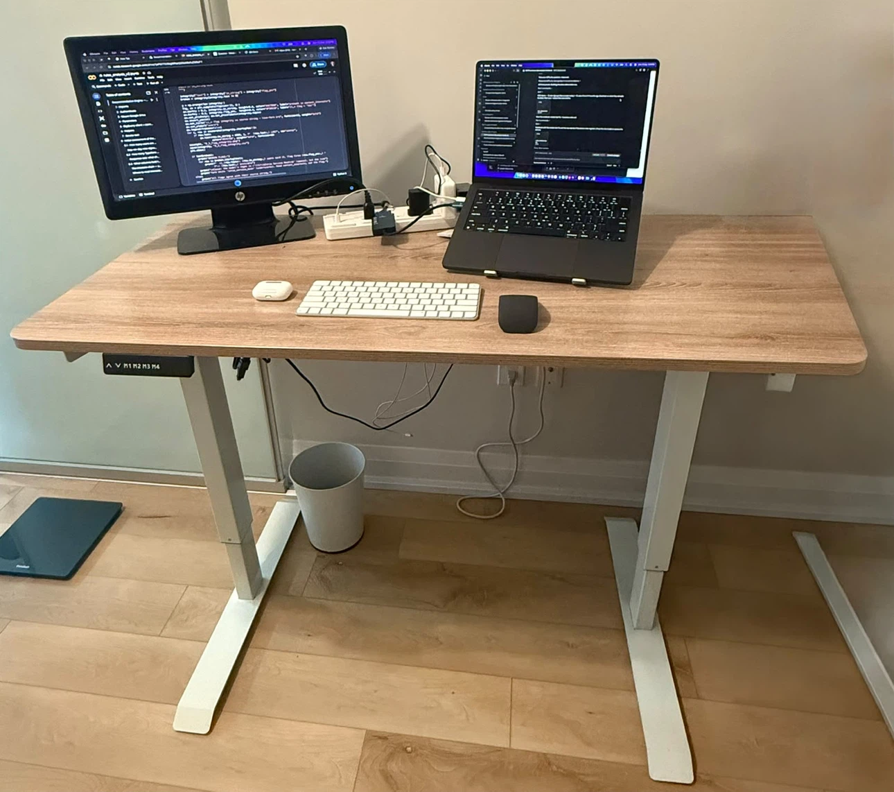 Standing Desk (Electric Height Adjustable) with Free items