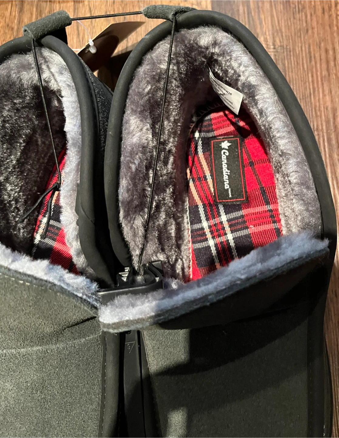 Canadiana Slippers Size 9-10 - photo 2