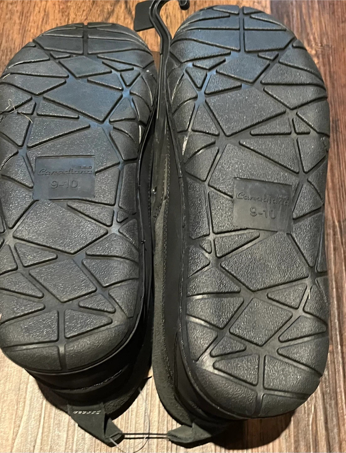 Canadiana Slippers Size 9-10 - photo 4