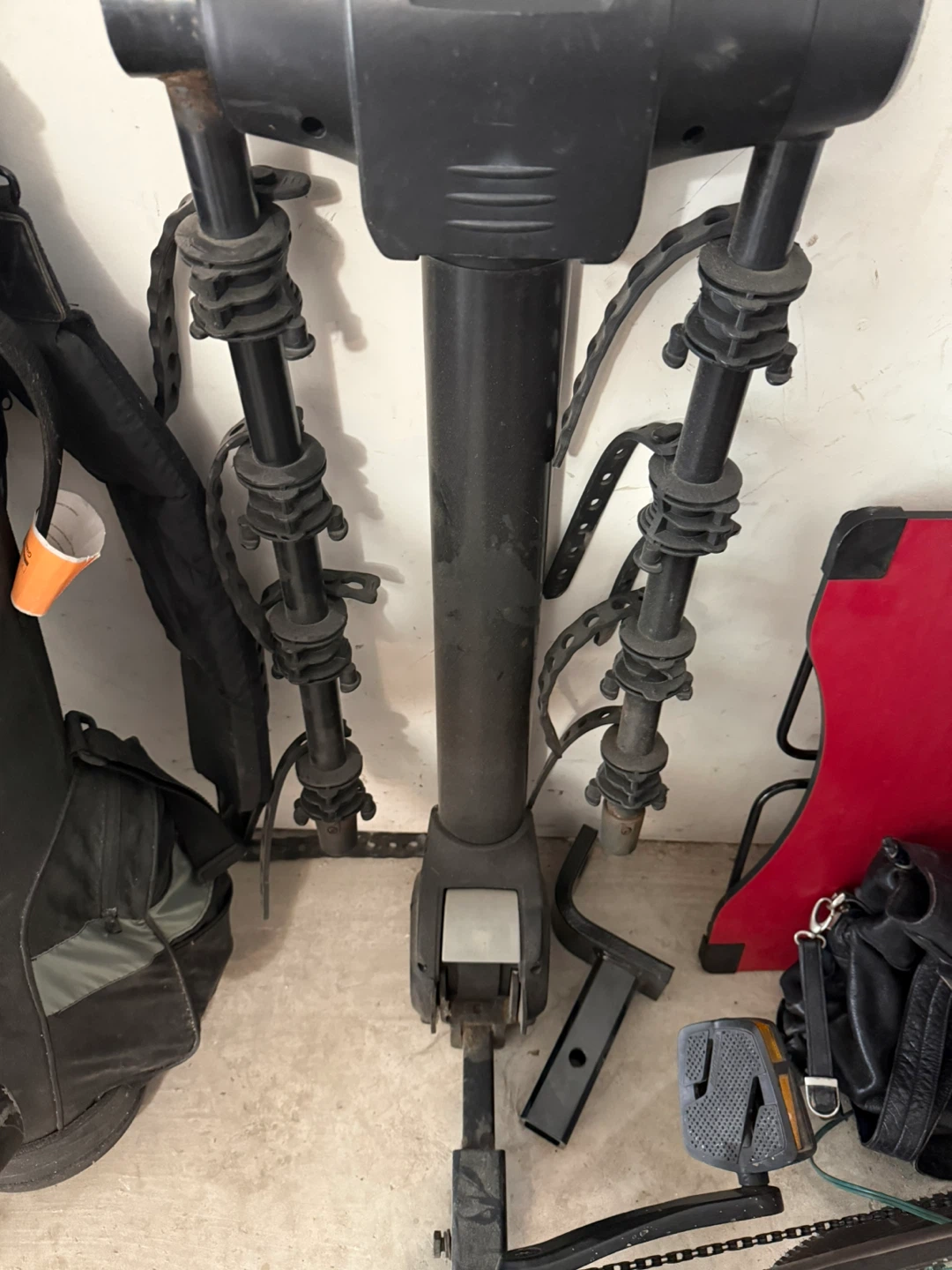 Thule Apex XT hanging hitch for 4 bikes