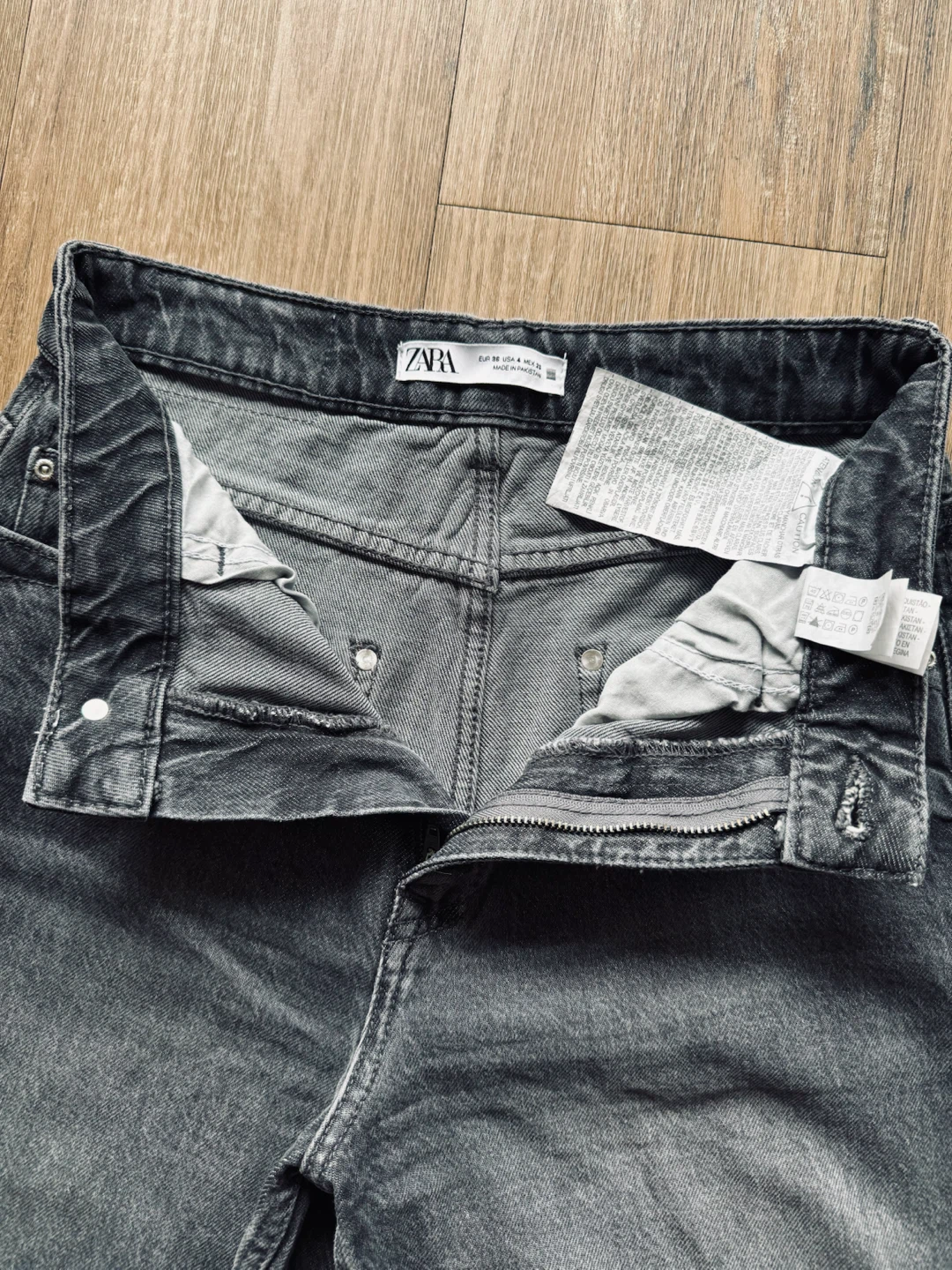 Zara High Waisted Charcoal Jeans – Size 4 - photo 2