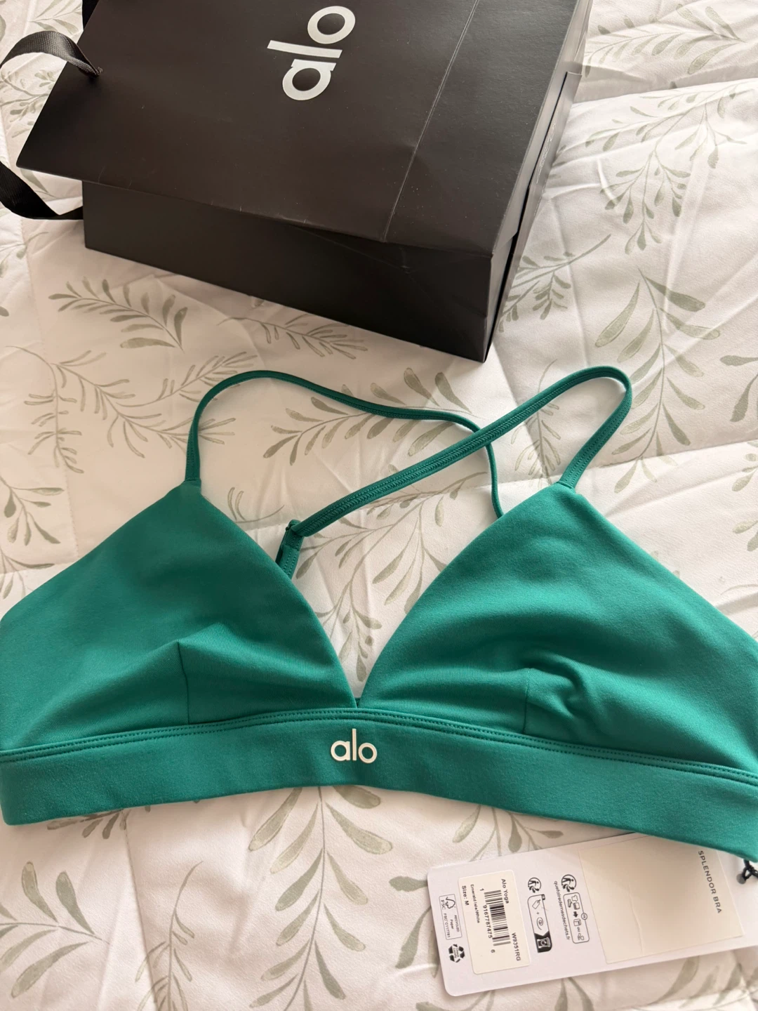 Alo Yoga Splendor Bra in Emerald Isle