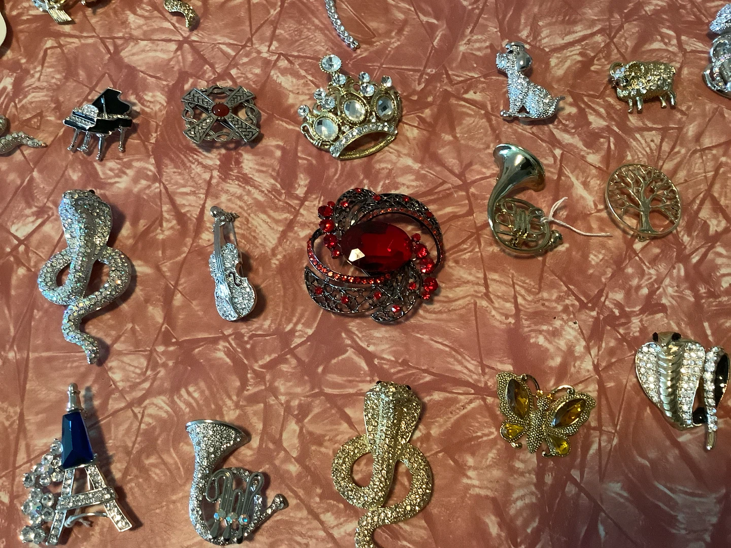 40 Pieces of Costume Jewelry- Brooches 🐞 - photo 3