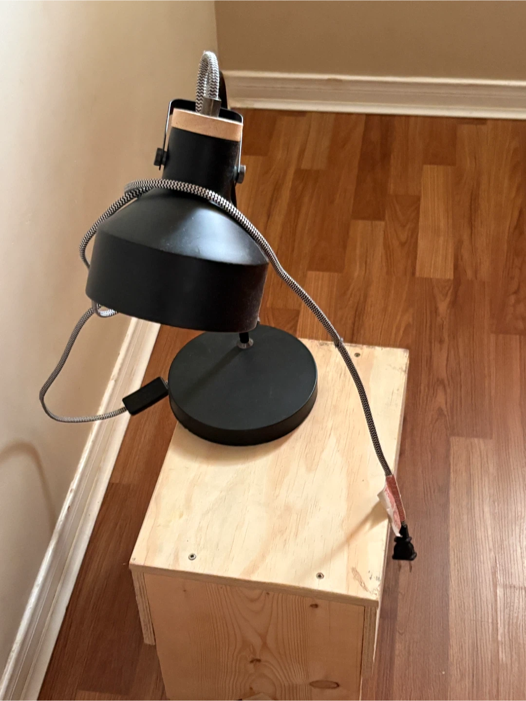 Black adjustable desk lamp - photo 2
