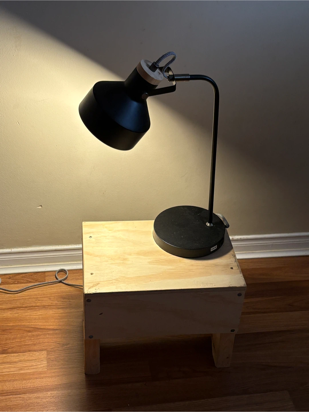 Black adjustable desk lamp - photo 3