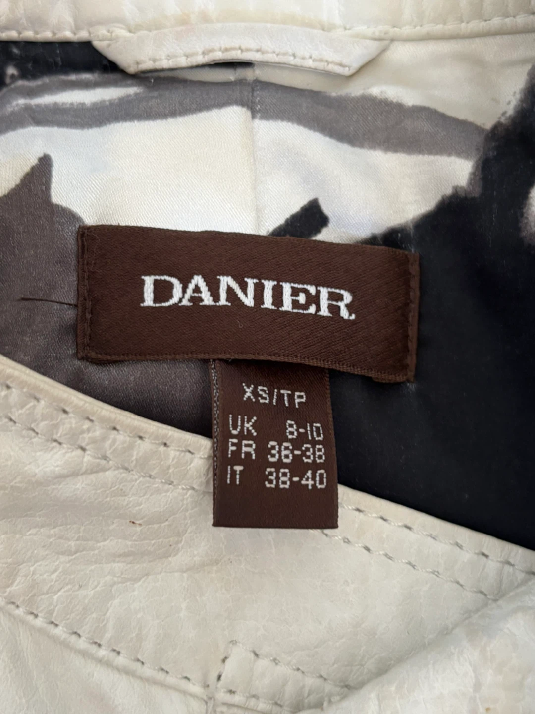 Danier white biker jacket size xs - photo 2