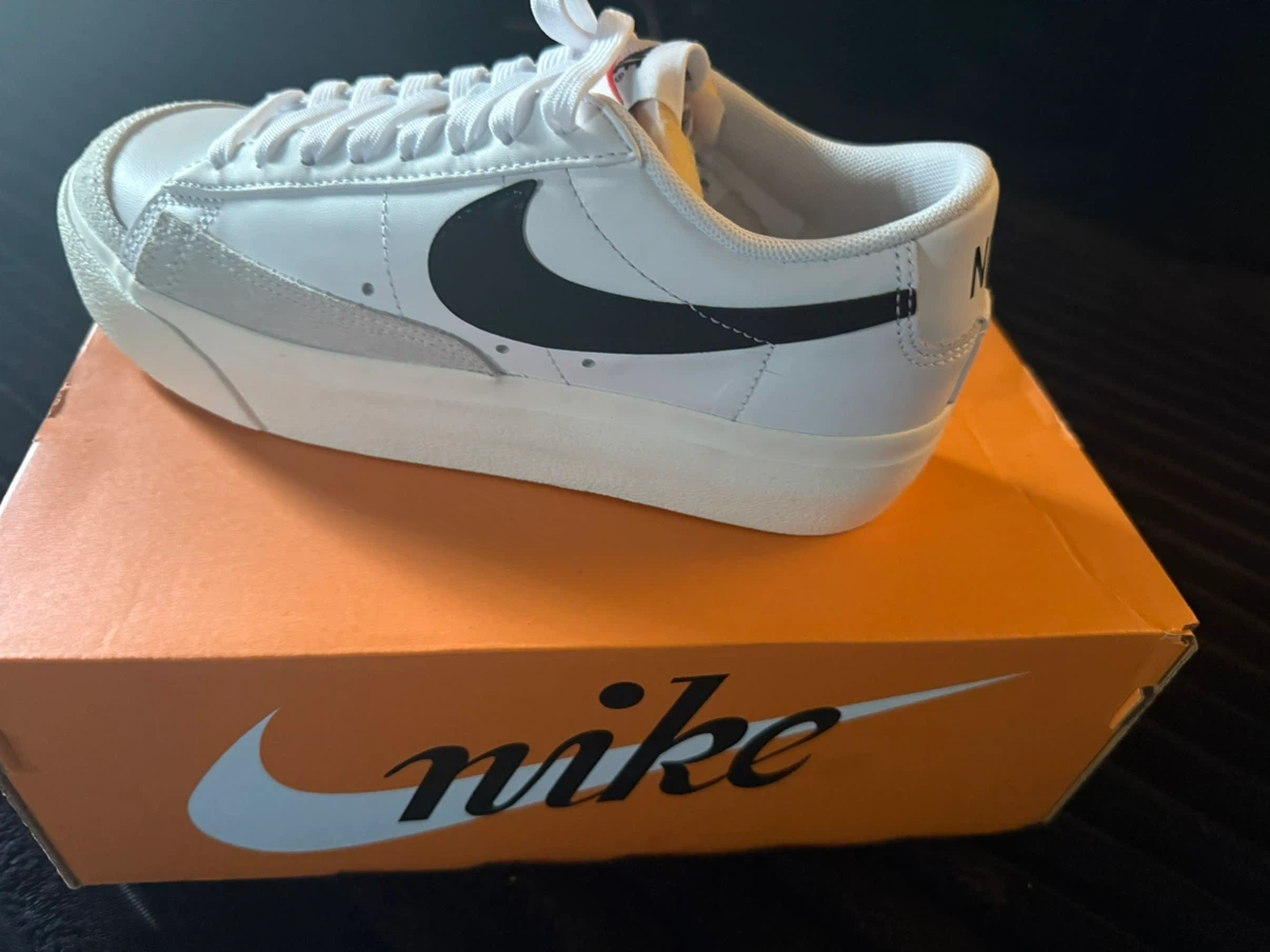 Women’s Nike Shoed