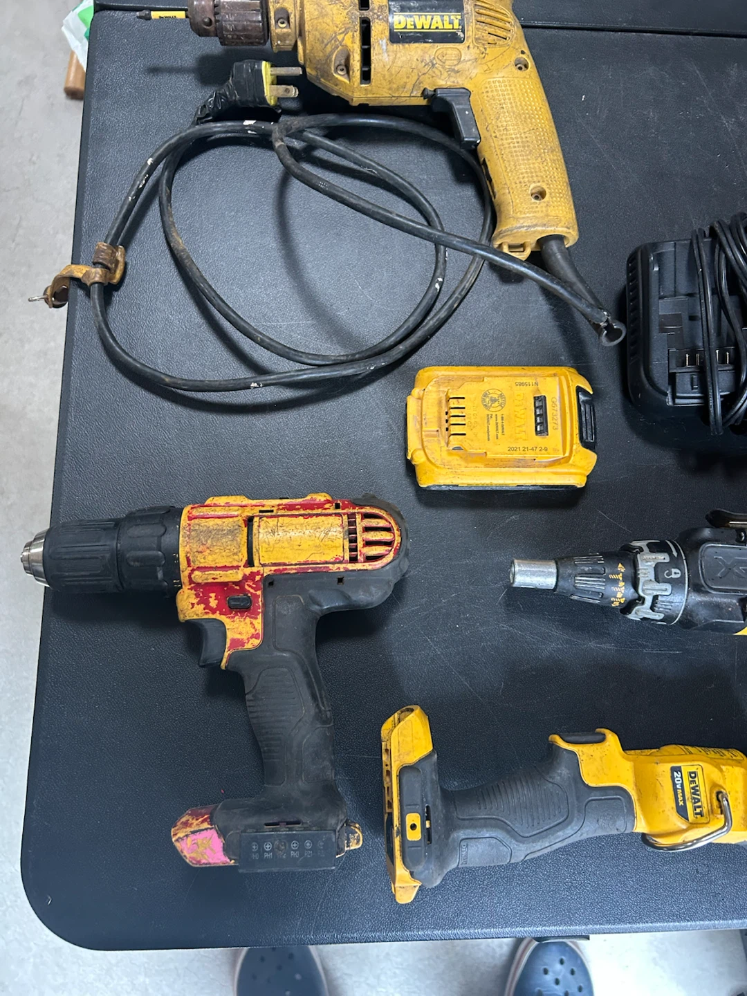 DeWalt Power Tool Lot - Drill, Drywall Gun, Flashlight, Charger - photo 3