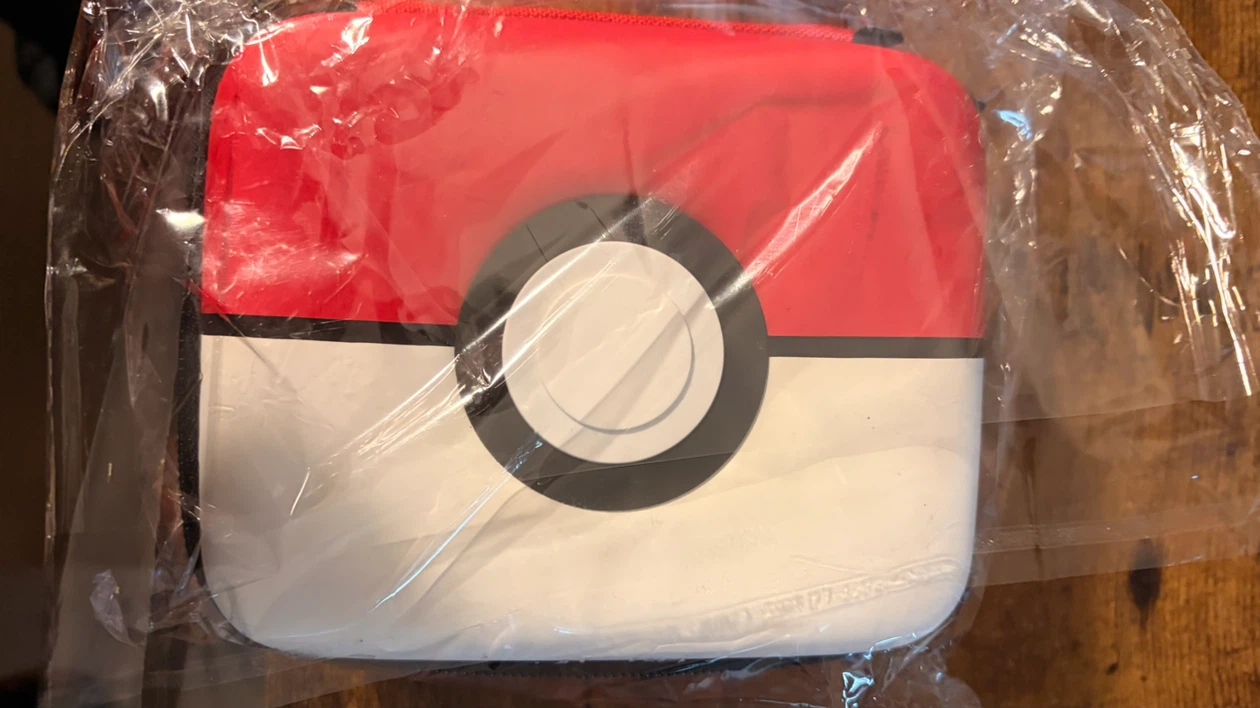 Pokeball Themed Hard Carrying Case - photo 2