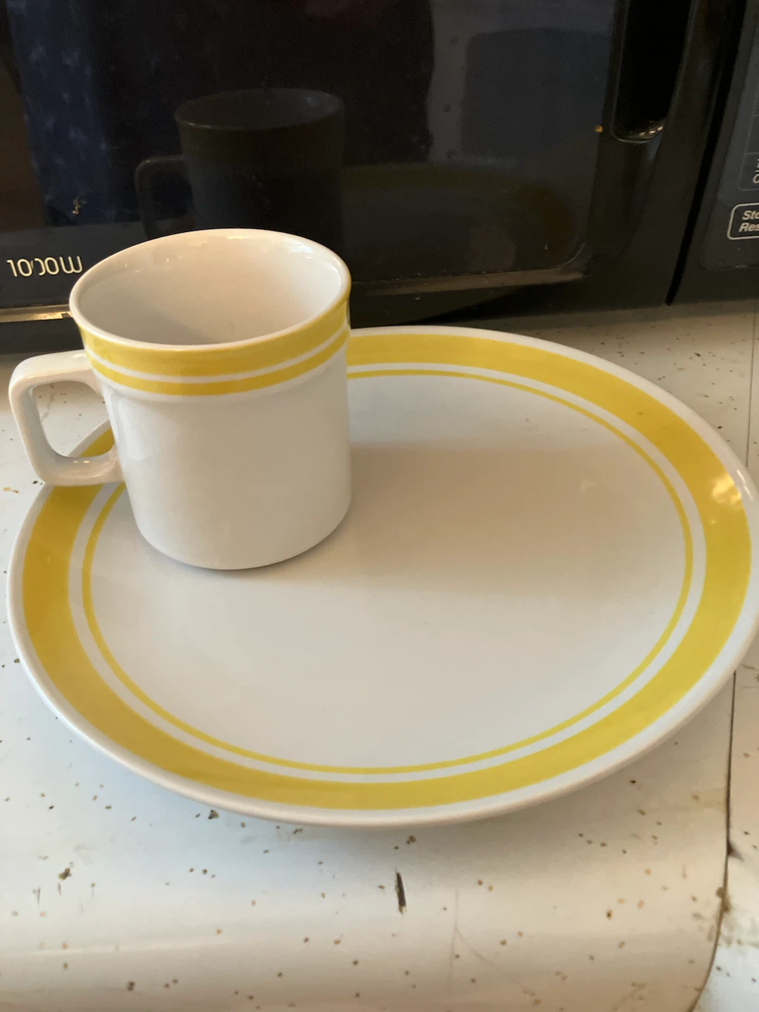 Rondure Stone 200 Yellow Mug and Plate Set