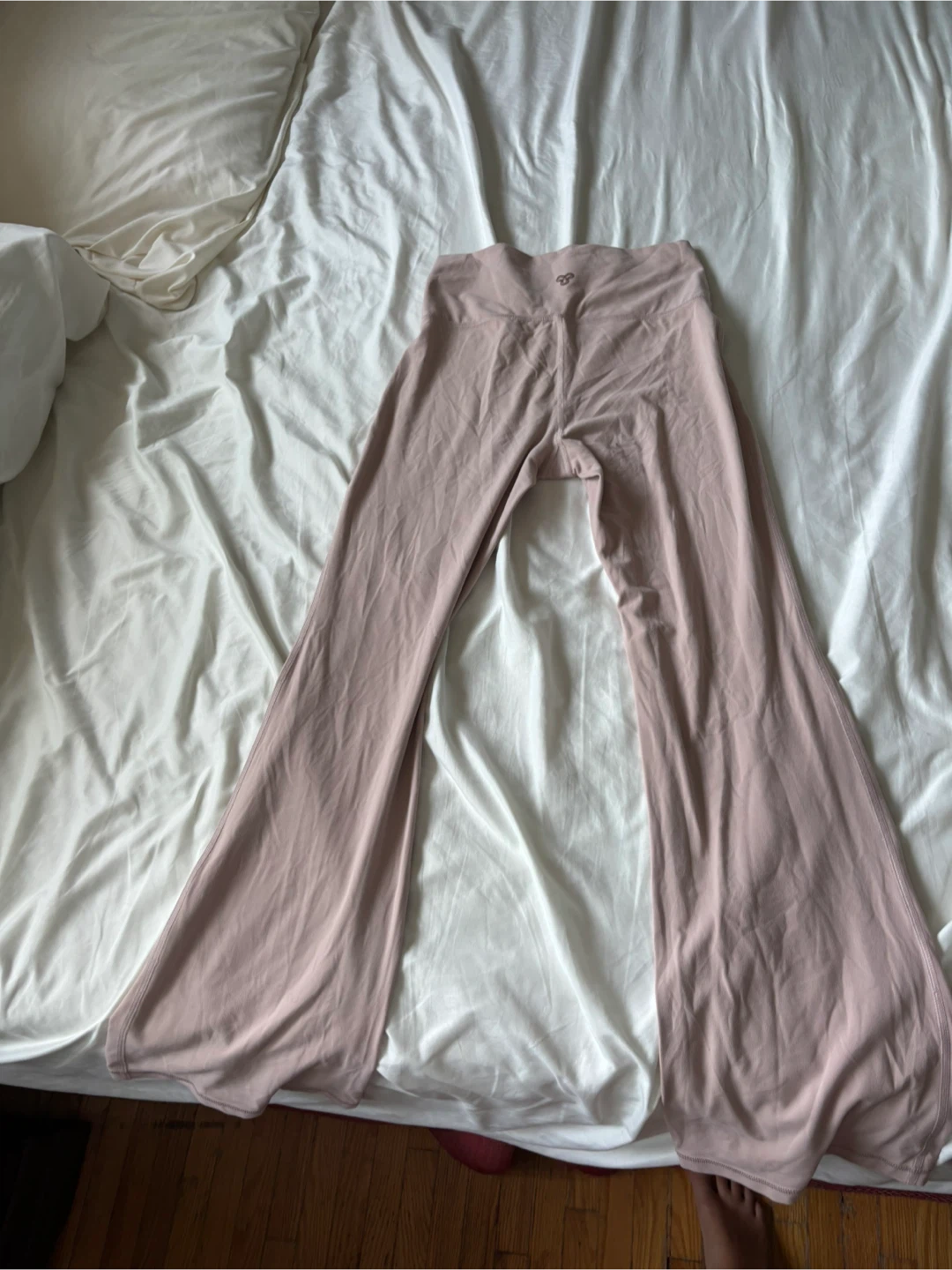 Aritzia TNA flared Leggings