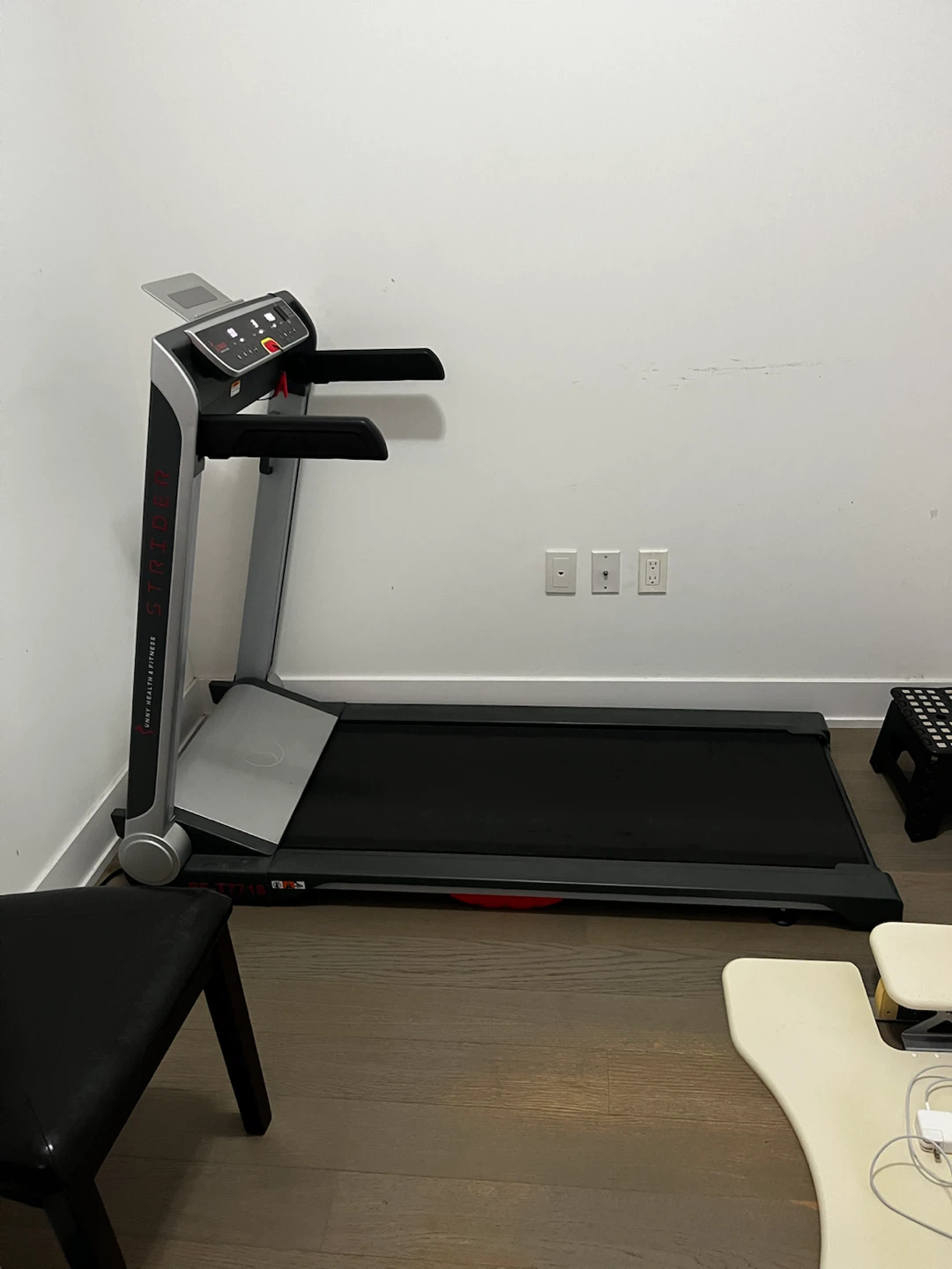 Sunny health & Fitness Treadmill (SF-T7718) - Great condition
