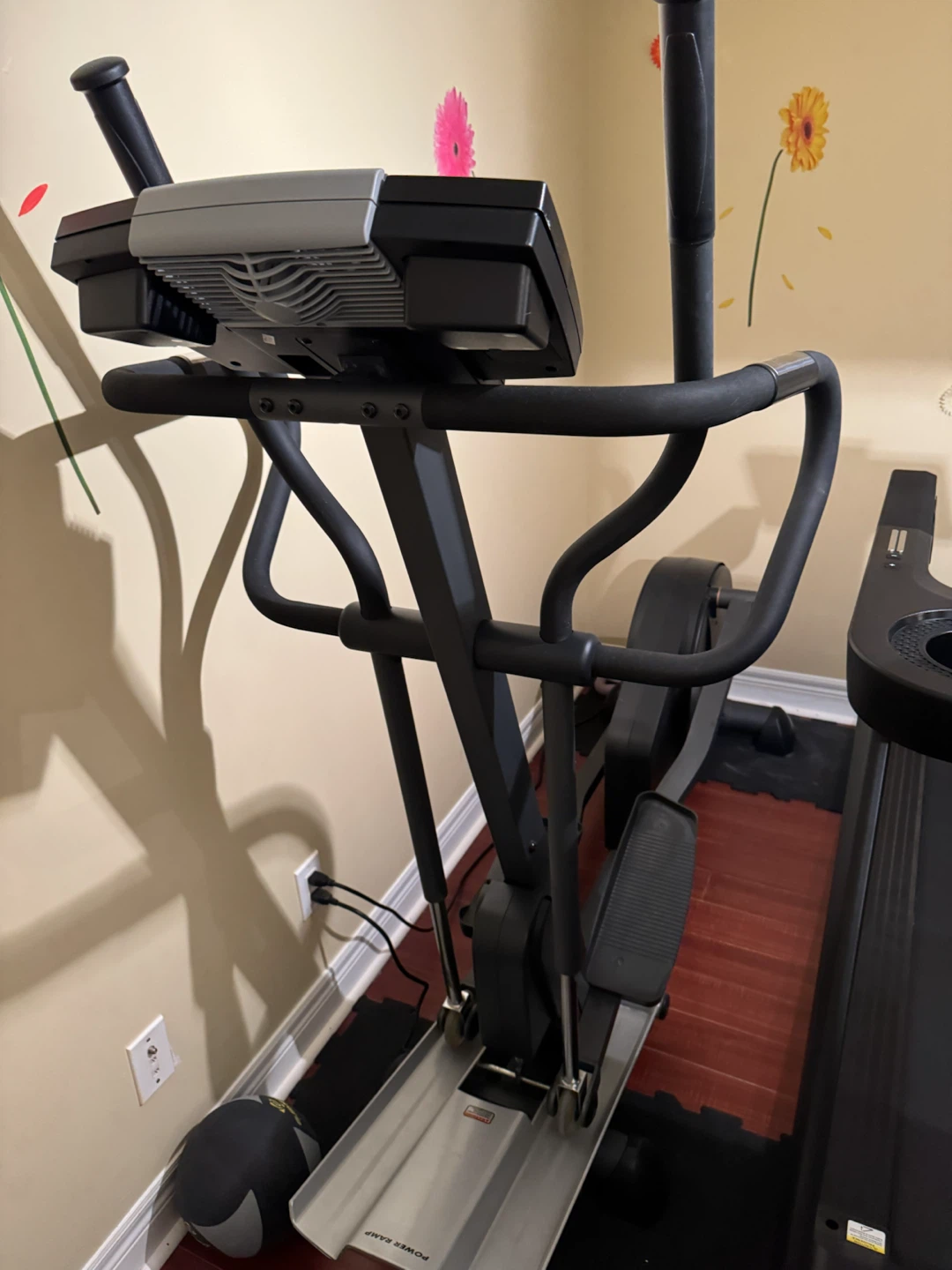 HealthRider AIRE STRIDER E60 Elliptical Machine - photo 3