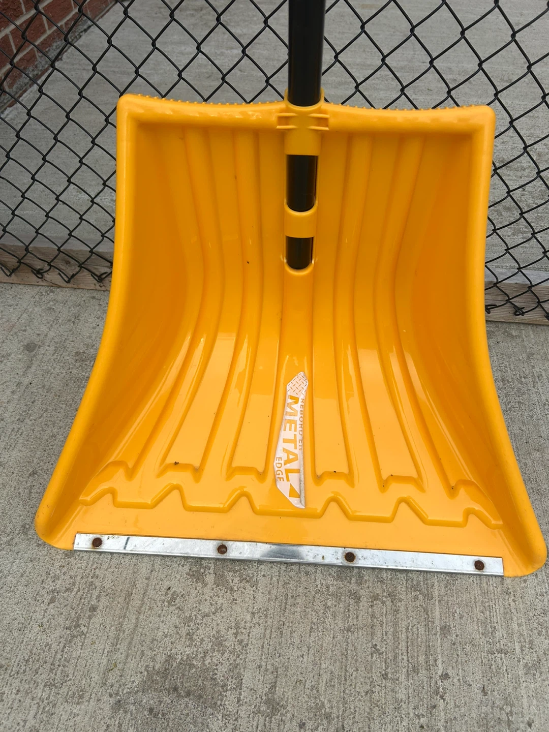 ERA Ergonomic Snow Shovel/Metal Wear Strip & Assist Handle - photo 2