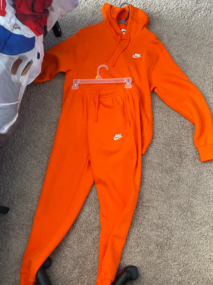 Men’s small nike orange outfit