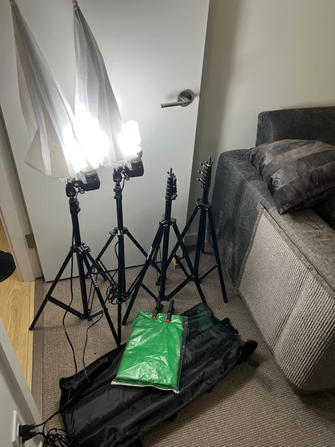 Emart Photography Backdrop & Lighting Kit - photo 2
