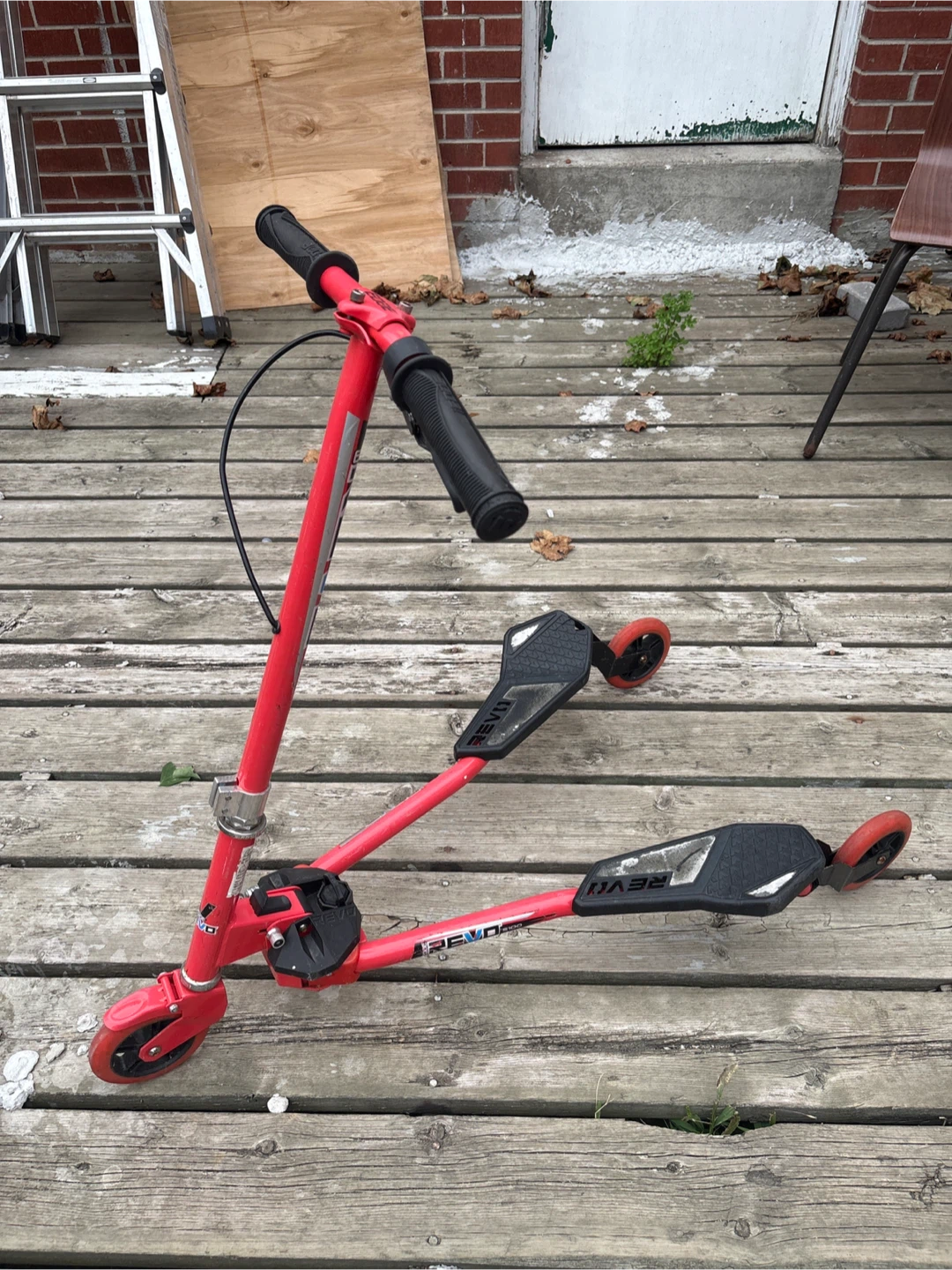 Revo 5100 Three-Wheeled Carving Scooter