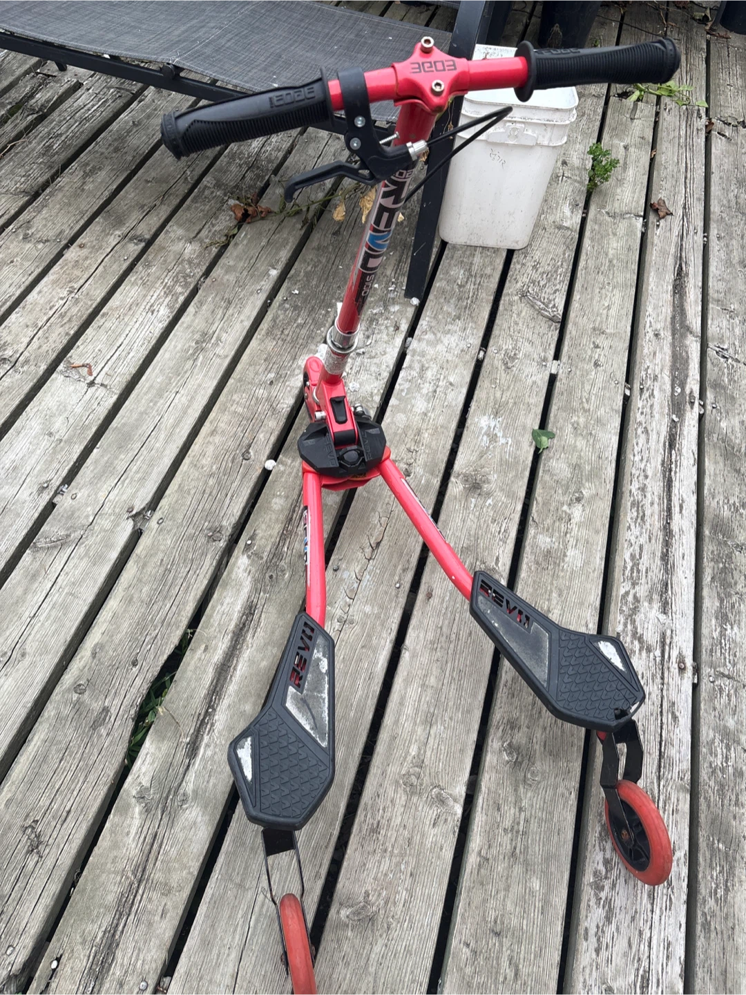 Revo 5100 Three-Wheeled Carving Scooter - photo 2