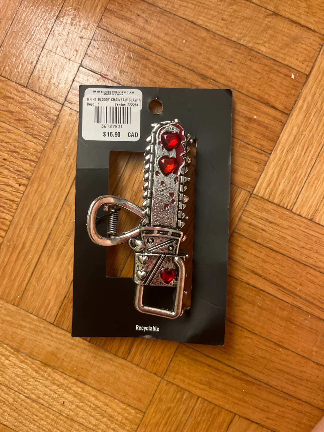 Hot Topic Bloody Chainsaw Claw Clip - photo 2